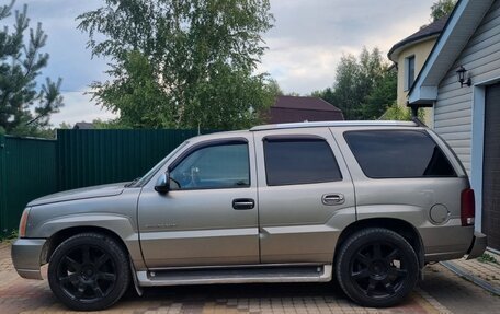 Cadillac Escalade II, 2001 год, 1 059 000 рублей, 2 фотография