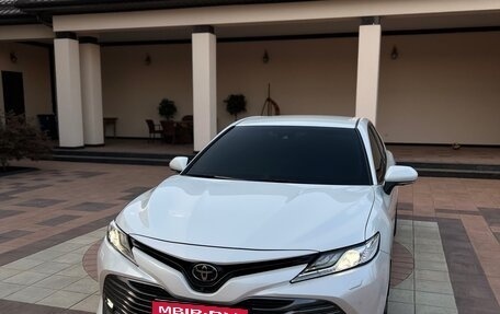 Toyota Camry, 2018 год, 2 850 000 рублей, 1 фотография