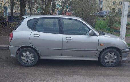 Daihatsu Sirion, 2001 год, 300 000 рублей, 2 фотография