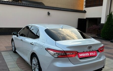 Toyota Camry, 2018 год, 2 850 000 рублей, 3 фотография
