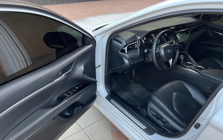 Toyota Camry, 2018 год, 2 850 000 рублей, 9 фотография