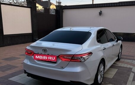 Toyota Camry, 2018 год, 2 850 000 рублей, 5 фотография