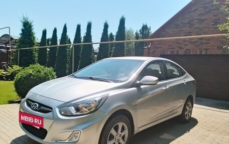 Hyundai Solaris II рестайлинг, 2011 год, 720 000 рублей, 3 фотография