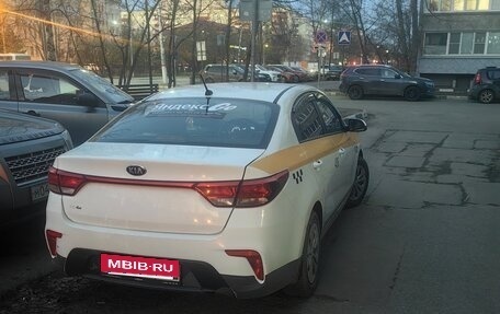 KIA Rio IV, 2017 год, 700 000 рублей, 3 фотография