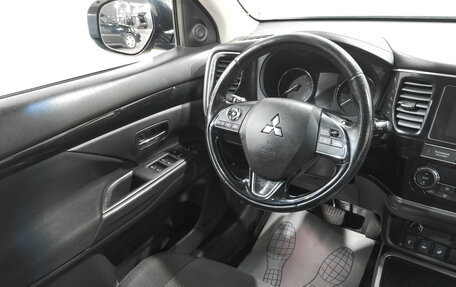Mitsubishi Outlander III рестайлинг 3, 2018 год, 1 949 000 рублей, 9 фотография