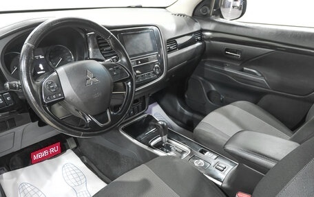 Mitsubishi Outlander III рестайлинг 3, 2018 год, 1 949 000 рублей, 7 фотография