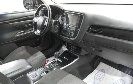 Mitsubishi Outlander III рестайлинг 3, 2018 год, 1 949 000 рублей, 8 фотография