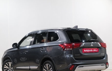 Mitsubishi Outlander III рестайлинг 3, 2018 год, 1 949 000 рублей, 4 фотография