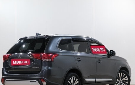Mitsubishi Outlander III рестайлинг 3, 2018 год, 1 949 000 рублей, 6 фотография