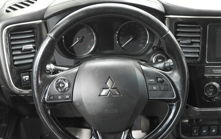 Mitsubishi Outlander III рестайлинг 3, 2018 год, 1 949 000 рублей, 13 фотография