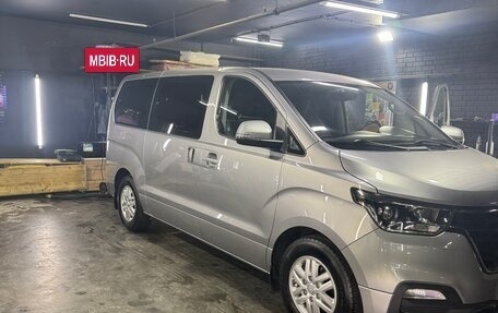 Hyundai H-1 II рестайлинг, 2021 год, 3 100 000 рублей, 8 фотография