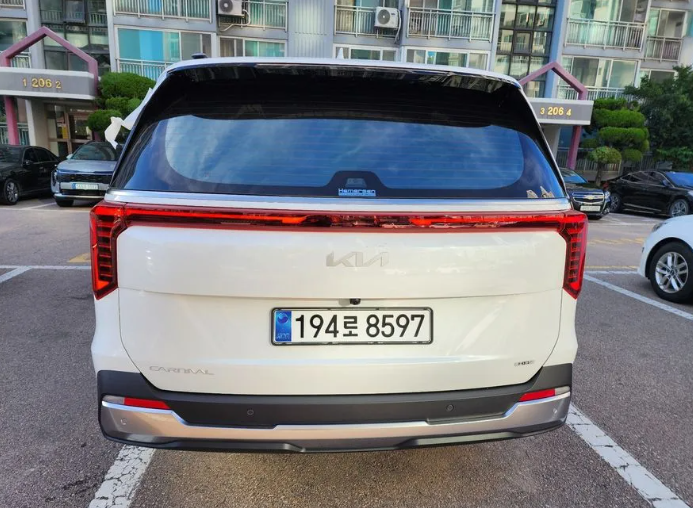 KIA Carnival III, 2025 год, 5 650 000 рублей, 2 фотография