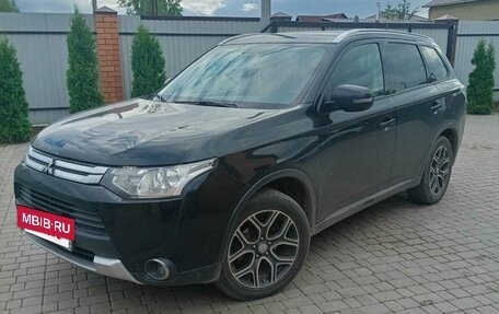 Mitsubishi Outlander III рестайлинг 3, 2014 год, 1 500 000 рублей, 2 фотография