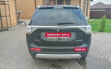 Mitsubishi Outlander III рестайлинг 3, 2014 год, 1 500 000 рублей, 4 фотография