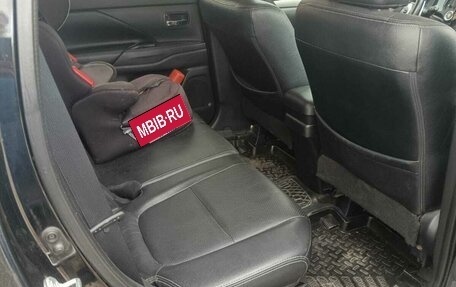 Mitsubishi Outlander III рестайлинг 3, 2014 год, 1 500 000 рублей, 7 фотография