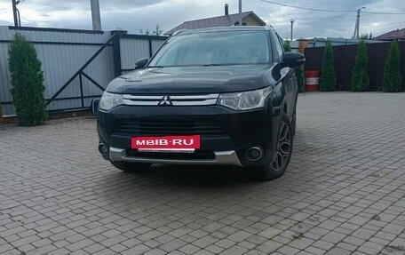 Mitsubishi Outlander III рестайлинг 3, 2014 год, 1 500 000 рублей, 8 фотография