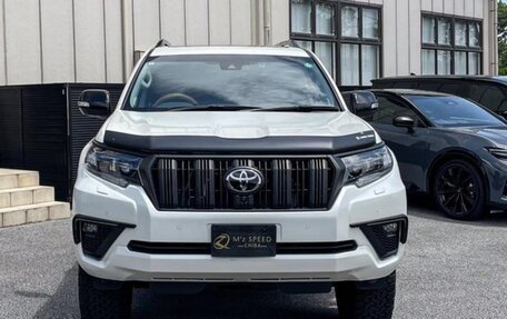 Toyota Land Cruiser Prado 150 рестайлинг 2, 2022 год, 4 250 000 рублей, 3 фотография