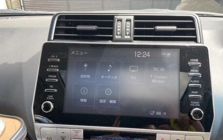 Toyota Land Cruiser Prado 150 рестайлинг 2, 2022 год, 4 250 000 рублей, 7 фотография