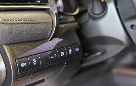 Toyota Camry, 2018 год, 2 430 000 рублей, 13 фотография