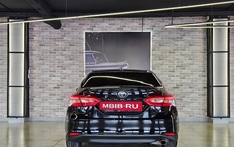 Toyota Camry, 2018 год, 2 430 000 рублей, 6 фотография