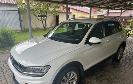 Volkswagen Tiguan II, 2017 год, 2 200 000 рублей, 2 фотография