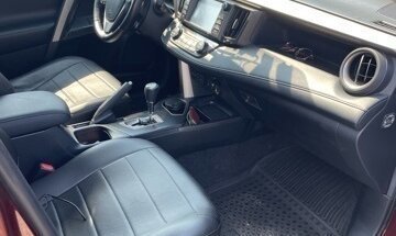Toyota RAV4, 2019 год, 2 700 000 рублей, 6 фотография