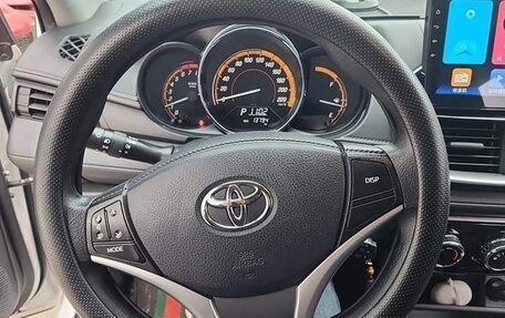 Toyota Yaris XP150 рестайлинг, 2022 год, 1 200 000 рублей, 7 фотография