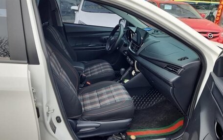 Toyota Yaris XP150 рестайлинг, 2022 год, 1 200 000 рублей, 4 фотография