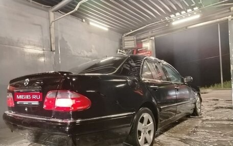 Mercedes-Benz E-Класс, 1998 год, 590 000 рублей, 9 фотография