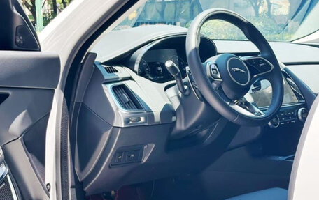 Jaguar E-Pace, 2022 год, 4 120 000 рублей, 8 фотография