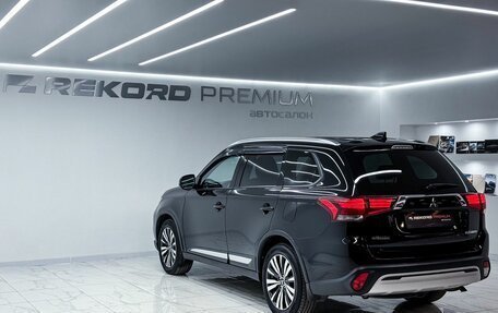 Mitsubishi Outlander III рестайлинг 3, 2019 год, 2 249 000 рублей, 9 фотография