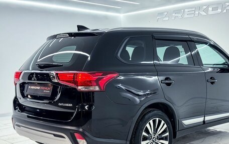 Mitsubishi Outlander III рестайлинг 3, 2019 год, 2 249 000 рублей, 11 фотография