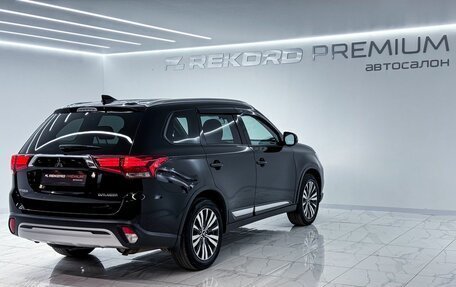 Mitsubishi Outlander III рестайлинг 3, 2019 год, 2 249 000 рублей, 12 фотография