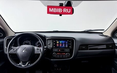 Mitsubishi Outlander III рестайлинг 3, 2019 год, 2 249 000 рублей, 14 фотография