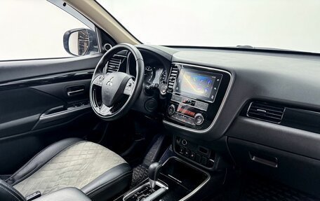 Mitsubishi Outlander III рестайлинг 3, 2019 год, 2 249 000 рублей, 15 фотография
