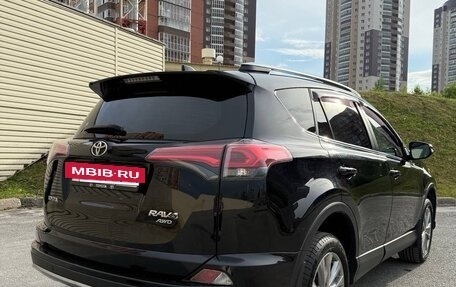 Toyota RAV4, 2017 год, 2 555 000 рублей, 3 фотография