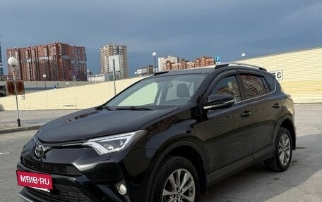 Toyota RAV4, 2017 год, 2 555 000 рублей, 4 фотография