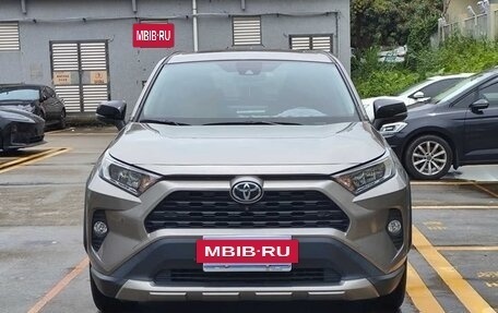 Toyota RAV4, 2023 год, 2 473 000 рублей, 2 фотография