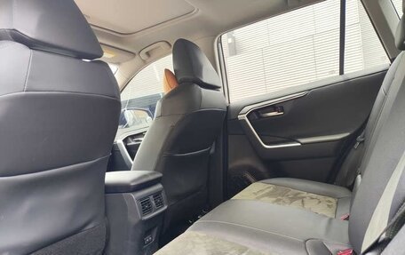 Toyota RAV4, 2023 год, 2 473 000 рублей, 10 фотография