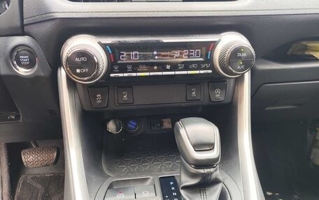 Toyota RAV4, 2023 год, 2 473 000 рублей, 14 фотография