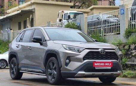 Toyota RAV4, 2023 год, 2 473 000 рублей, 3 фотография