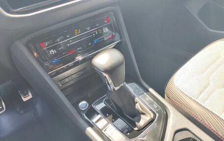 Volkswagen Tiguan II, 2022 год, 3 050 000 рублей, 14 фотография