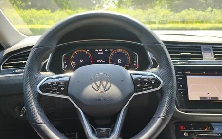 Volkswagen Tiguan II, 2022 год, 3 050 000 рублей, 10 фотография