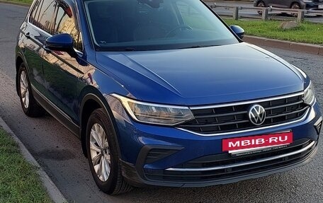 Volkswagen Tiguan II, 2021 год, 2 800 000 рублей, 2 фотография