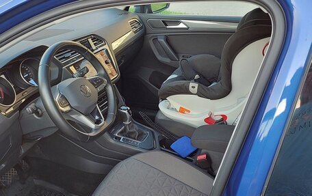 Volkswagen Tiguan II, 2021 год, 2 800 000 рублей, 22 фотография