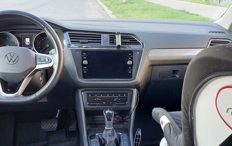 Volkswagen Tiguan II, 2021 год, 2 800 000 рублей, 24 фотография