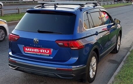 Volkswagen Tiguan II, 2021 год, 2 800 000 рублей, 18 фотография