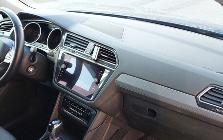 Volkswagen Tiguan II, 2021 год, 2 800 000 рублей, 34 фотография