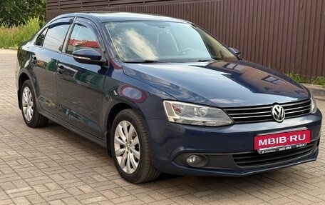 Volkswagen Jetta VI, 2011 год, 1 100 000 рублей, 2 фотография