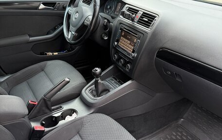 Volkswagen Jetta VI, 2011 год, 1 100 000 рублей, 15 фотография